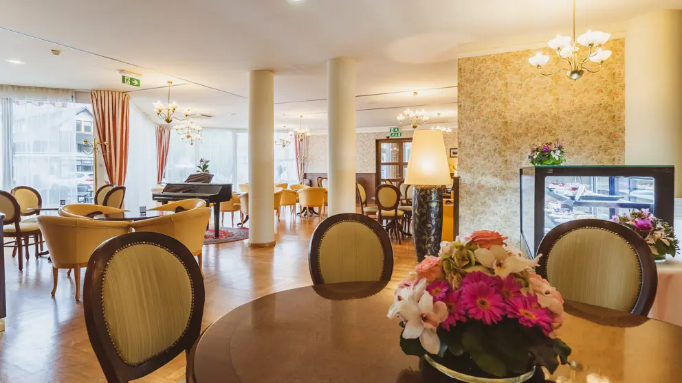 Ramada Hotel And Suites Kranjska Gora Cafe House Prisank [4]