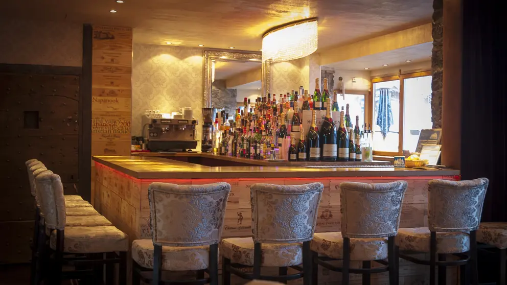 Hotel Le Mottaret Meribel Bar 2 [2]