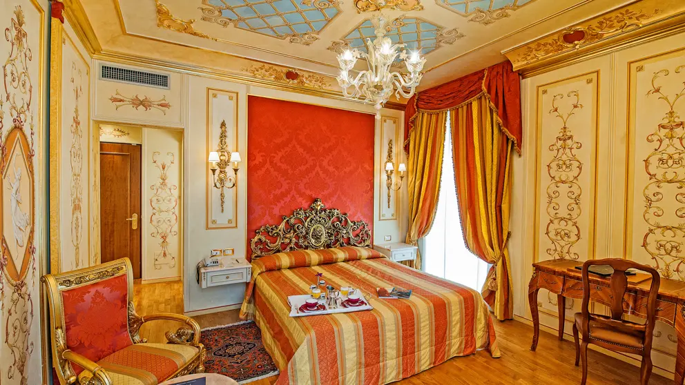 Hotel Regina Palace, Stresa, Lake Maggiore, Bedroom [6]