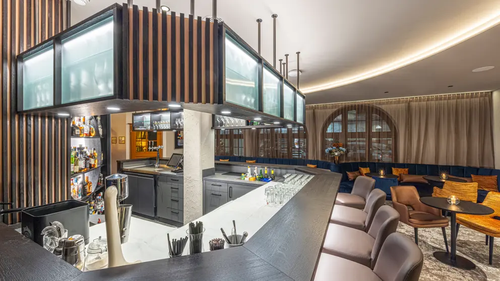 Hotel Central Sport Davos .Bar Seating Area [6]