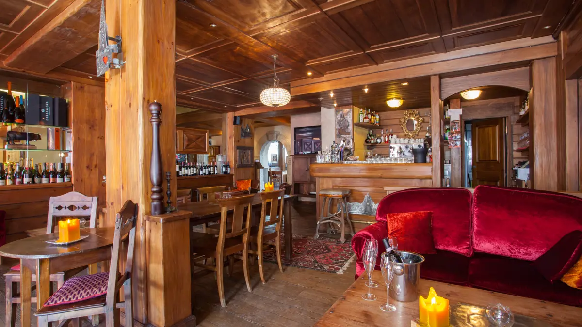 Inghams Italy Aosta Vally Cervinia Hotel Punta Maquignaz Bar.Jpg