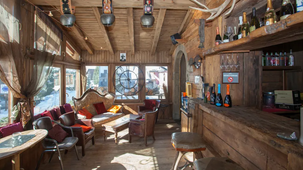 Inghams Italy Aosta Vally Cervinia Hotel Punta Maquignaz Champagne Bar.Jpg