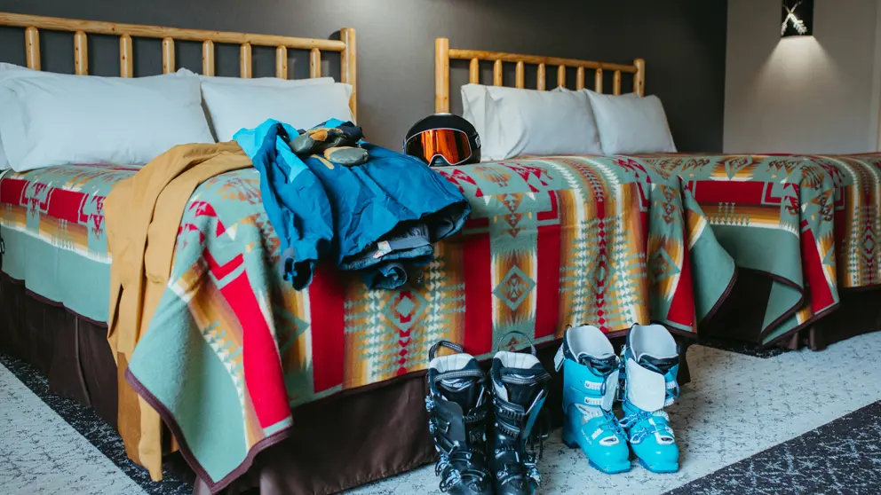 Brewsters Mountain Lodge Banff Standard Room [4]
