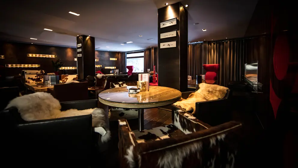 Hotel Avenue Lodge Val d'Isere bar and lounge [2]