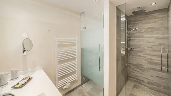 Hohe Mut room ensuite example