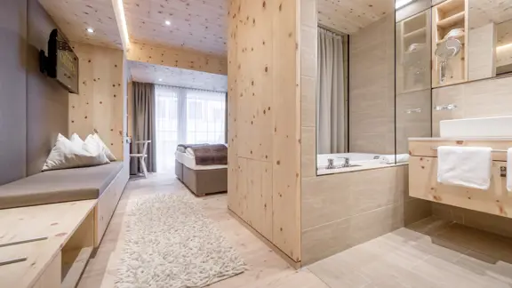 Zirbenlodge Austrian twin room