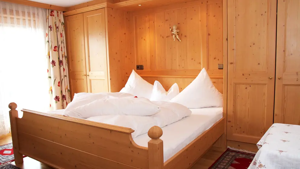 Haus Edelweiss Apartments Alpbach Bedroom [4]