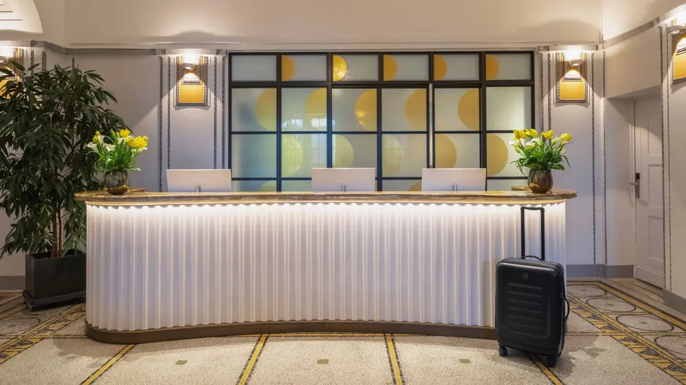 Hotel Montana Lucerne Reception [8]