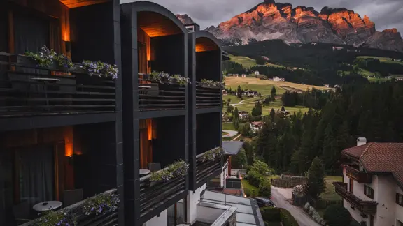 Soleil Alpine Lifestyle Hotel La Villa Italy Sunset Dolomite Views from Hotel