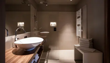 Suite bathroom