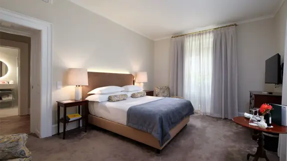 Double Golf Wing Room