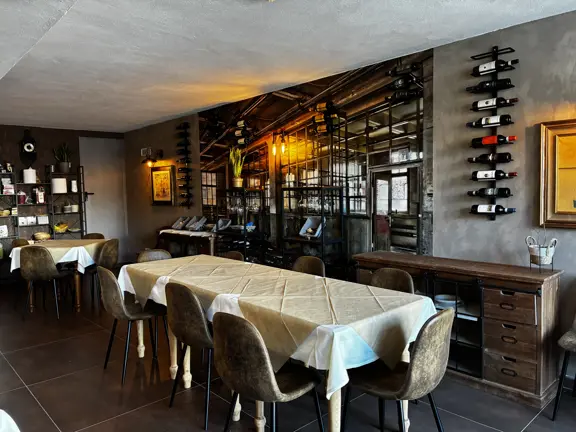 Hotel Genevris Cing Dining Area 1