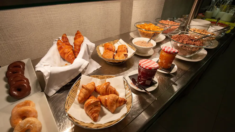 Hotel Del Pui Arinsal Breakfast Buffet [3]