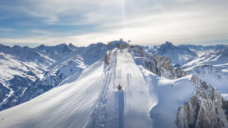 St Anton Austria Arlberg Ski Region Snow Skiiers 12