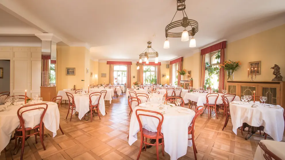 Hotel Falken Wengen Dining Room [3]