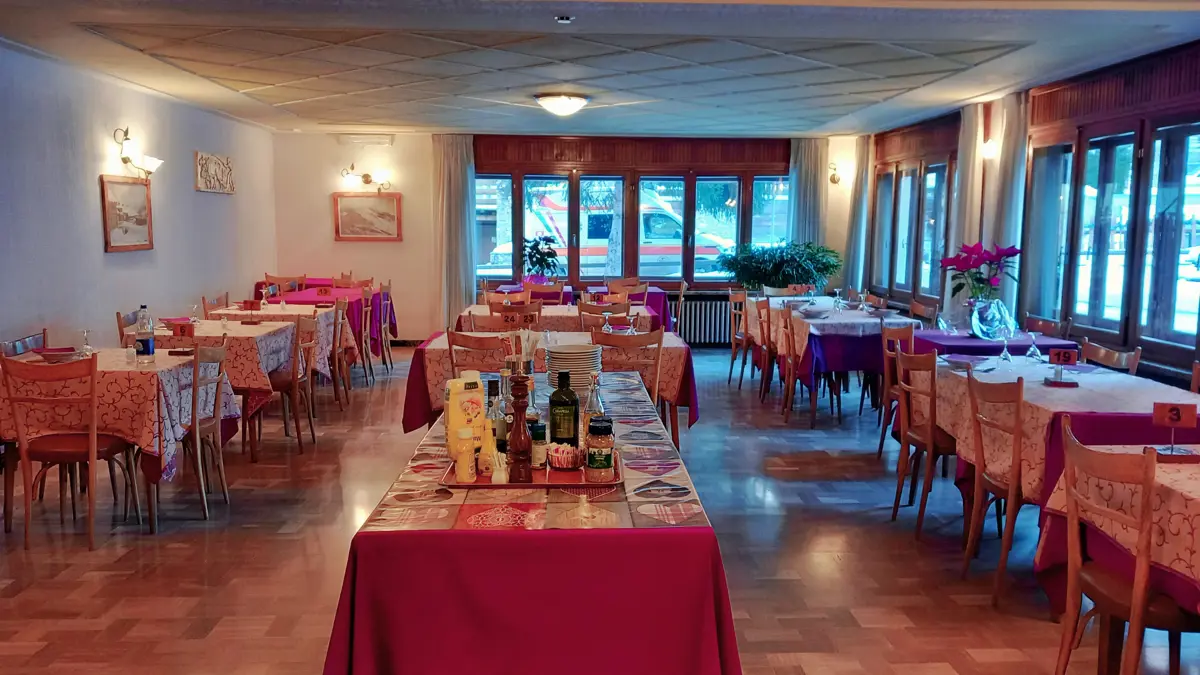 Villa Cary Dining Area