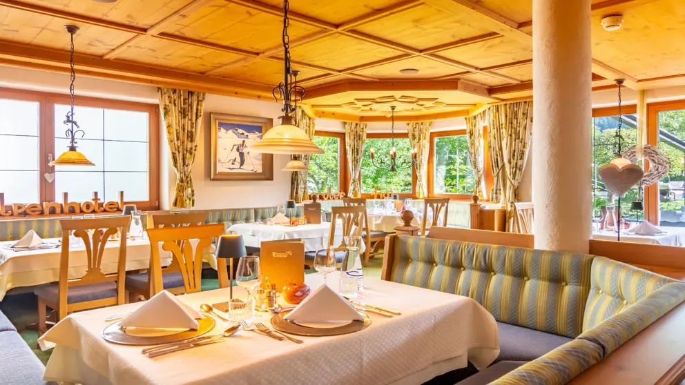 Alpenhotel Tirolerhof Neustift Restaurant [2]