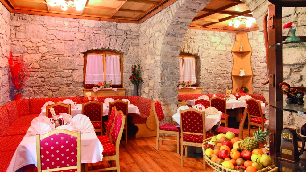 Inghams Italy Dolomites Canazei Hotel Dolomiti Kaiserstube [5]