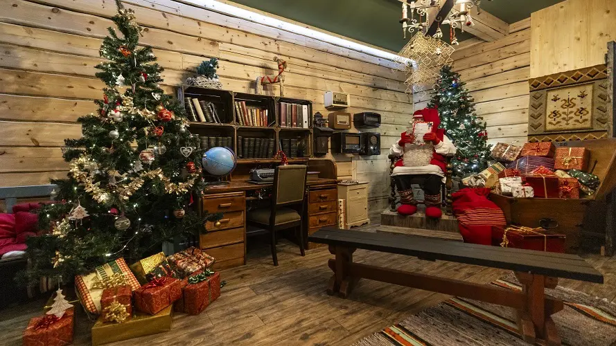 Lapland Santa Waiting Inghams