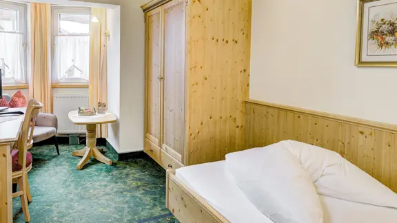 Standard single room