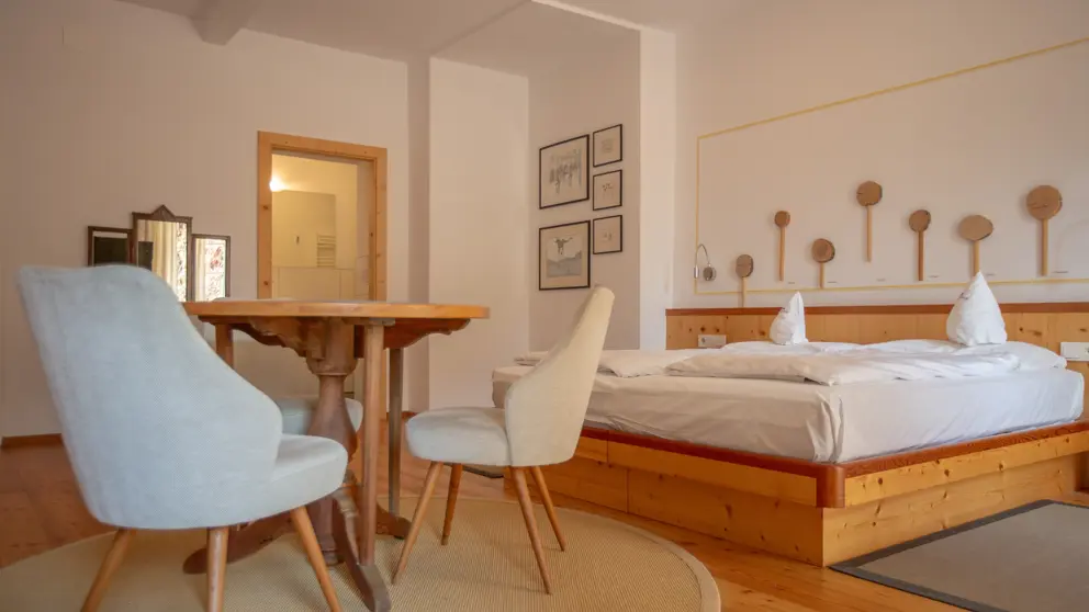 Parkhotel_Sole_Paradiso_Drei_Zinnen_Italy_Junior_Suite [1]