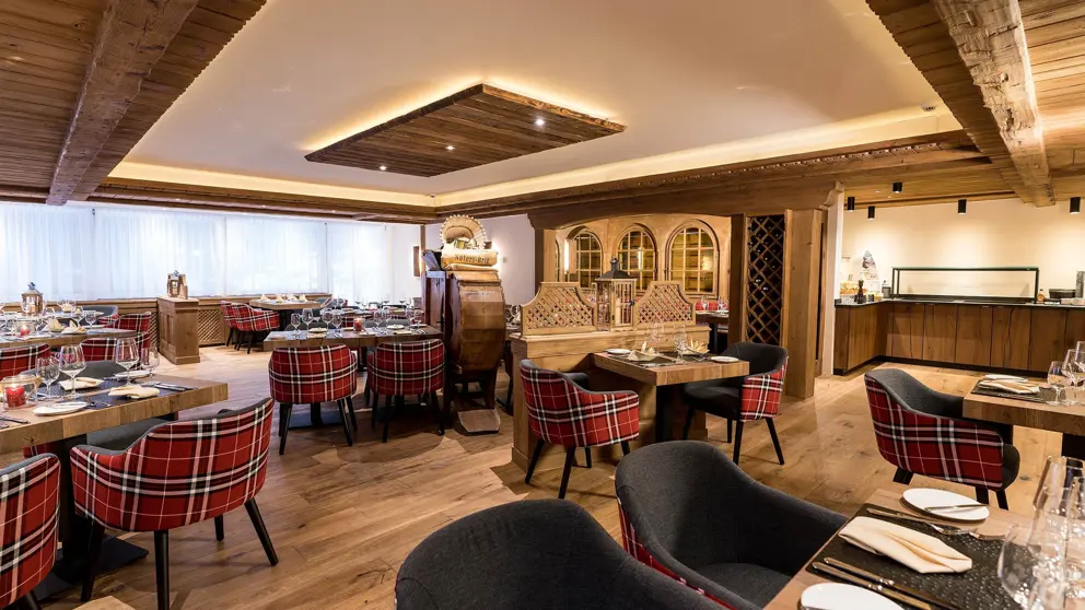 Hotel Butterfly Zermatt Dining Room [3]