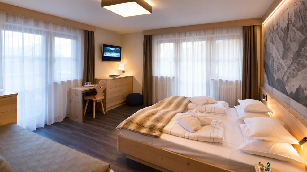 Inghams Italy Dolomites Selva Hotel Somont Cir Bedroom [2]