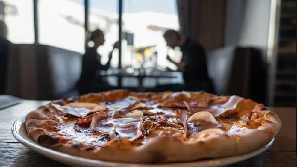 Myrkdalen Hotel Mykdalen Restaurant Tunet Pizza 2 [4]