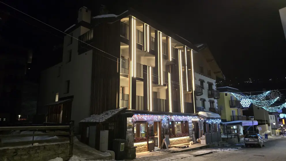 Hotel Perruquet Cervinia Exterior [7]