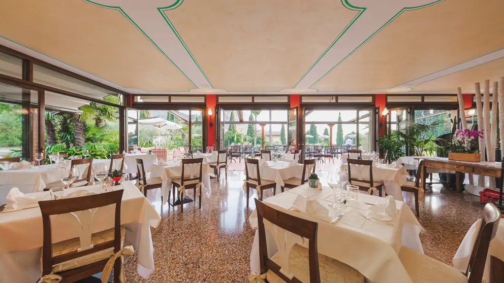 Hotel Villa Madrina Garda Restaurant [1]