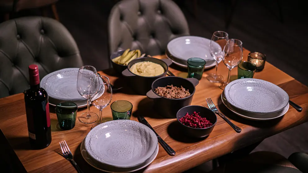 Levi Black Apartments Levi Dinner [6]