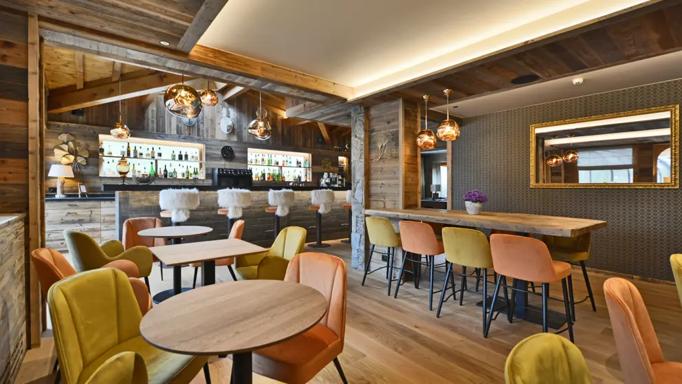 Hotel Clef Des Champs Morzine Bar 4 [6]
