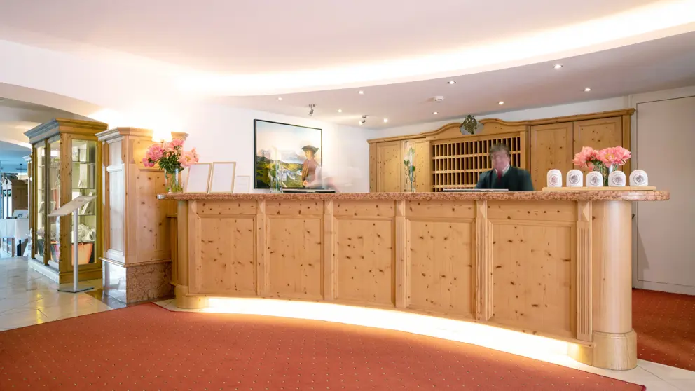 Hotel Kaiserhof Kitzbuhel Reception [2]