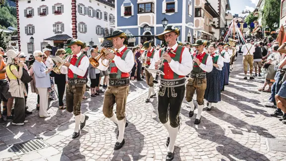 Traditional Tyrolean Band (copyright: valgardena.it)