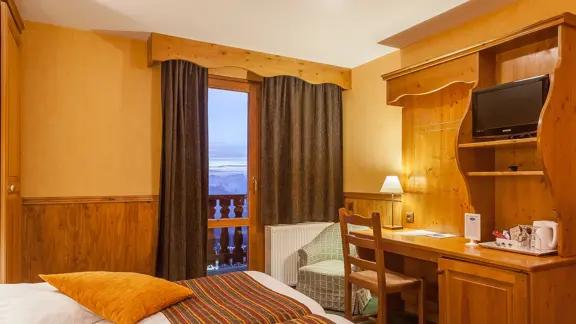 Standard twin bedroom