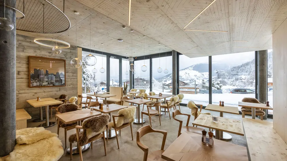 MAD Mount Hotel Nendaz Restaurant [2]