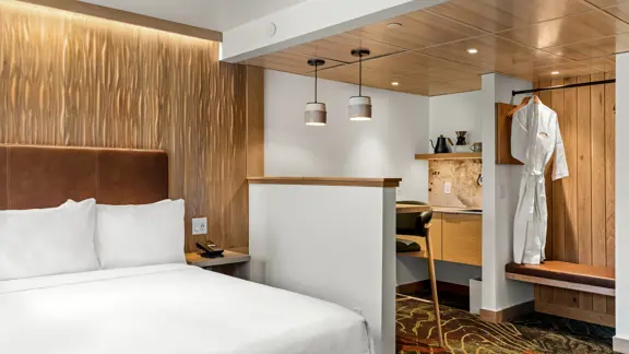 Superior king suite with mountain views