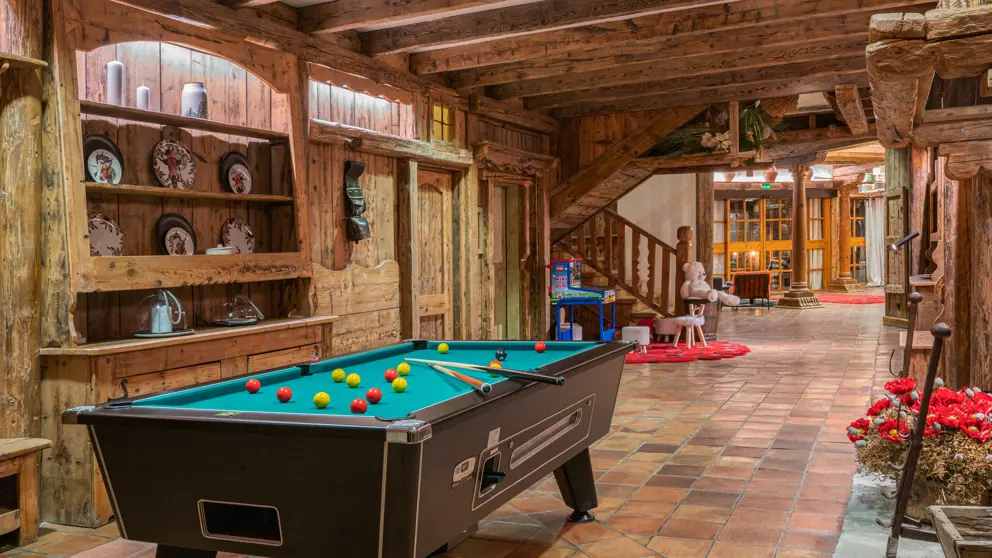 Village Montana Suites Tignes Pool Table [1]