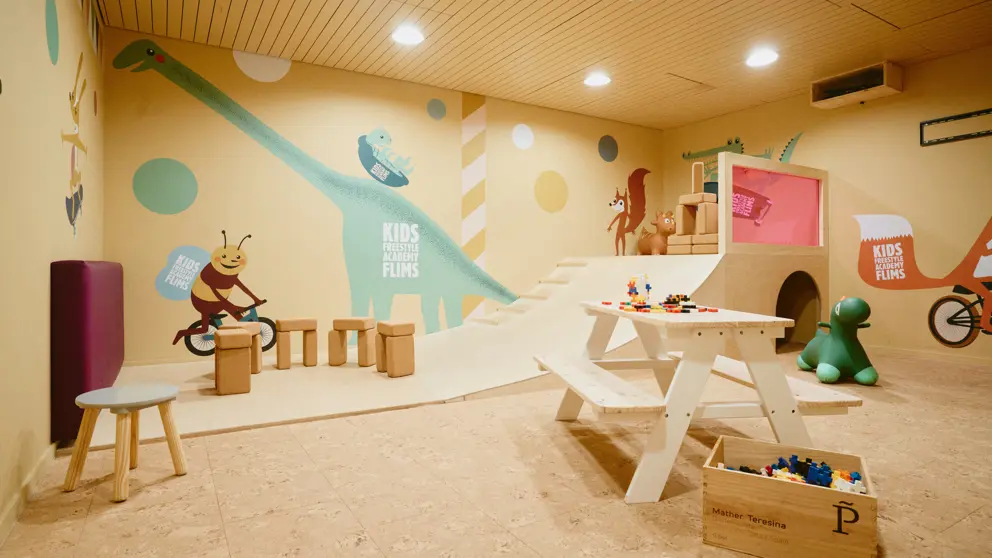 Laax Switzerland Signina Hotel Exterior Playroom LAAX Weisse Arena Gruppe .Jp [4]