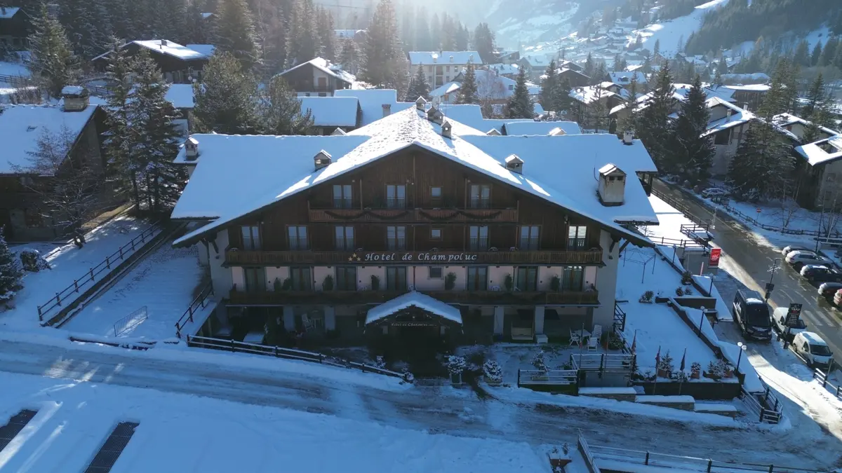 Hotel Du Champoluc Exterior