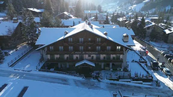 Hotel Du Champoluc Exterior