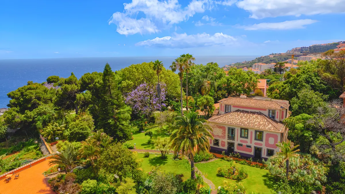Quinta Splendida Canico Manor House Surrounded by Green