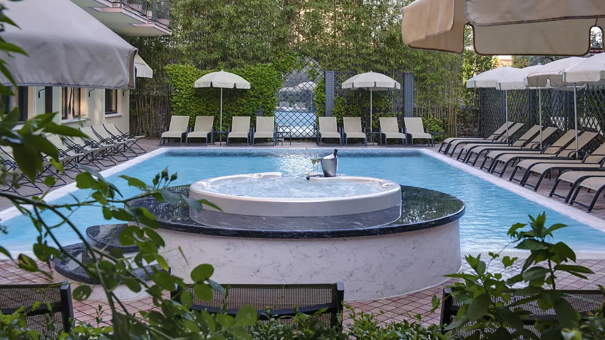 Palace Hotel San Pietro Bardolino Lake Garda Swimming Pool