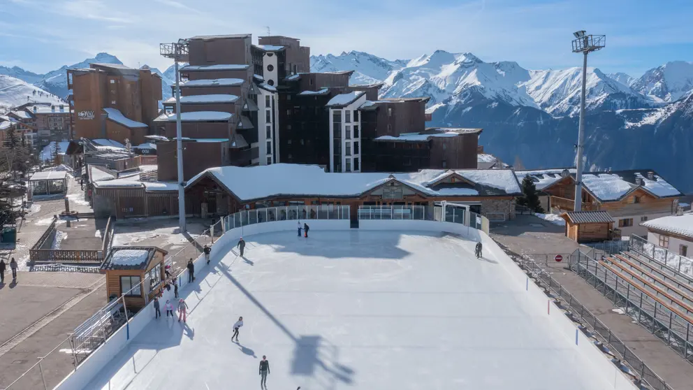 L'ours Blanc Apartments Alpe D'huez Exterior And Neaby Ice Rink [1]