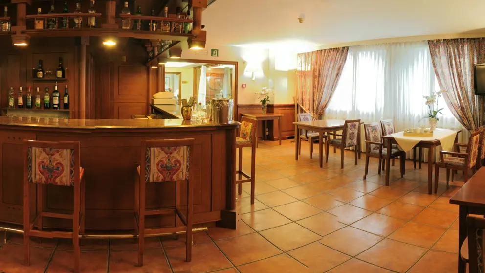Hotel Xalet Verdu Arinsal Bar Area [1]