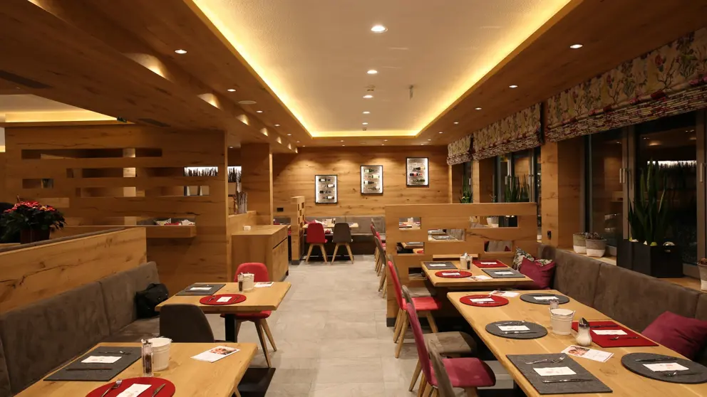 Hotel Gruner Baum Zell Am See Restaurant (1) [3]