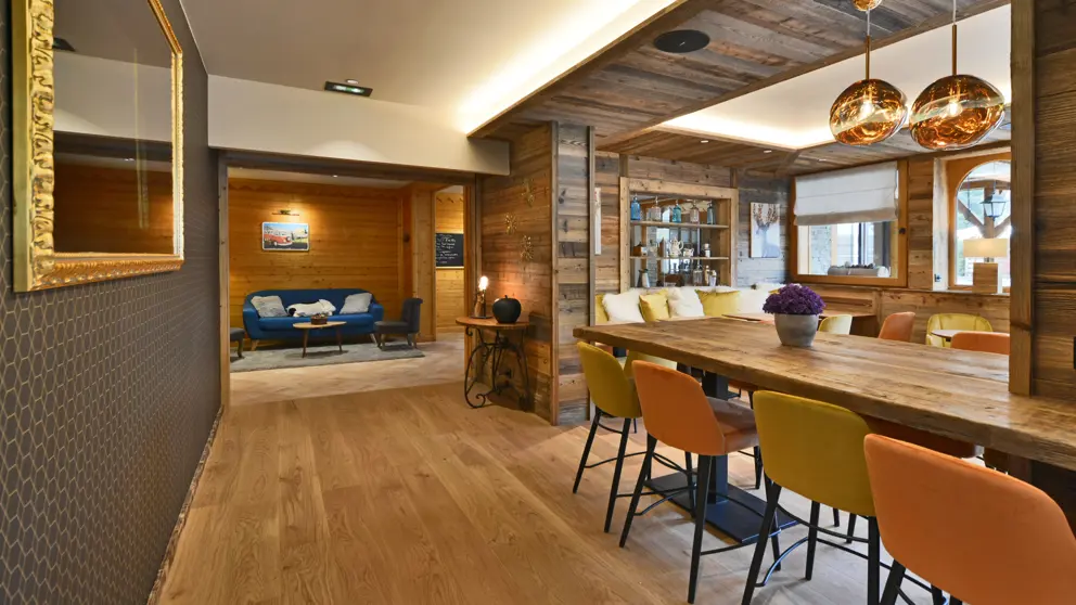 Hotel Clef Des Champs Morzine Bar Area