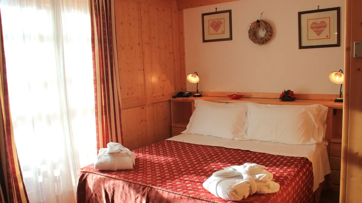 Inghams Italy Monterosa Gressoney Lo Scoiattolo Standard Bedroom