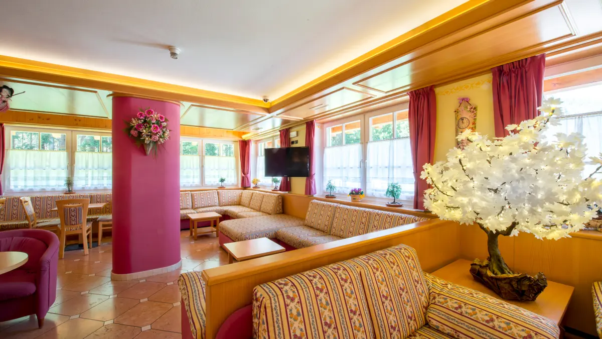 Inghams Italy Dolomites Penia Hotel Villa Rosella Lounge