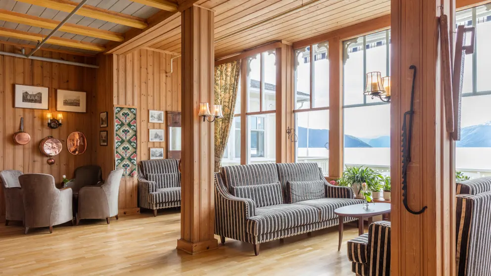 Kviknes Hotel Balestrand Norway Lounge Area 3 [4]